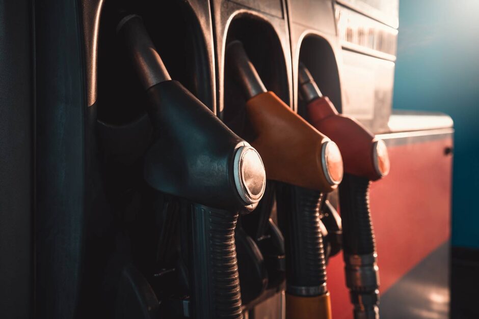 Benzin und Heizöl teurer